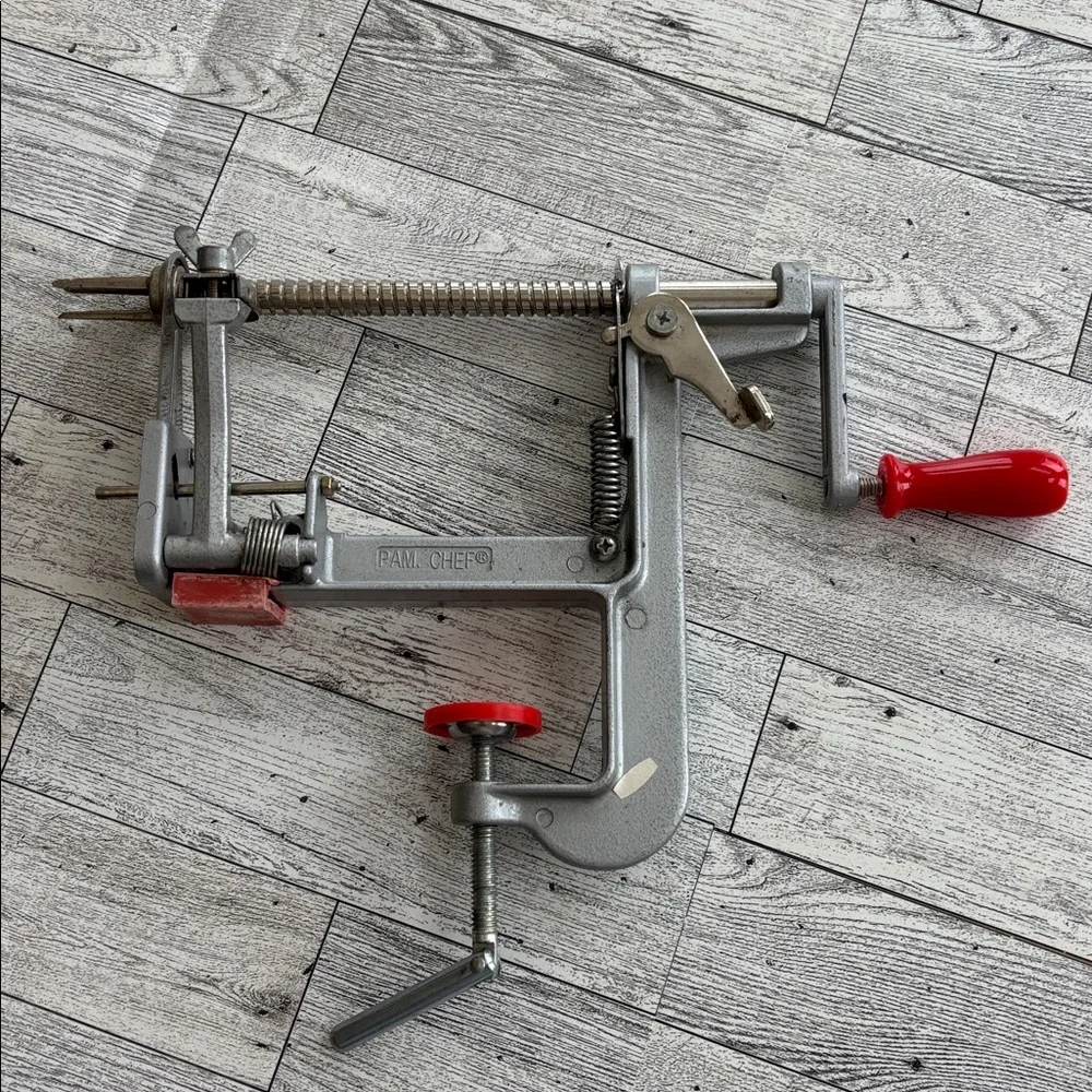 Pampered Chef Apple Peeler Corer & Slicer